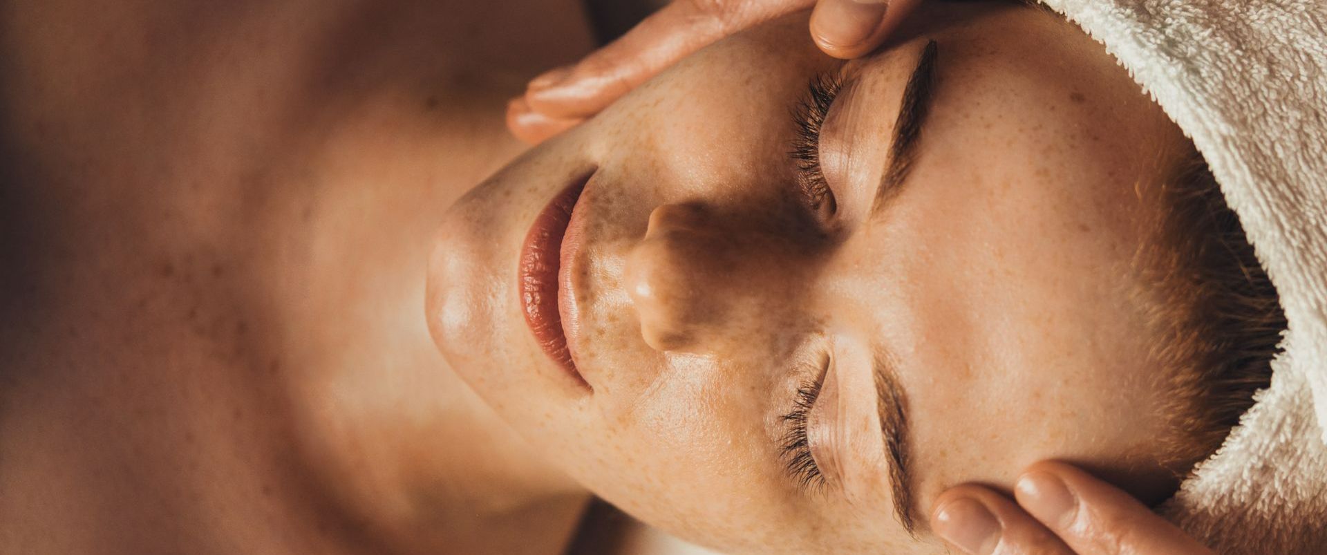 Modelage d'un visage de femme