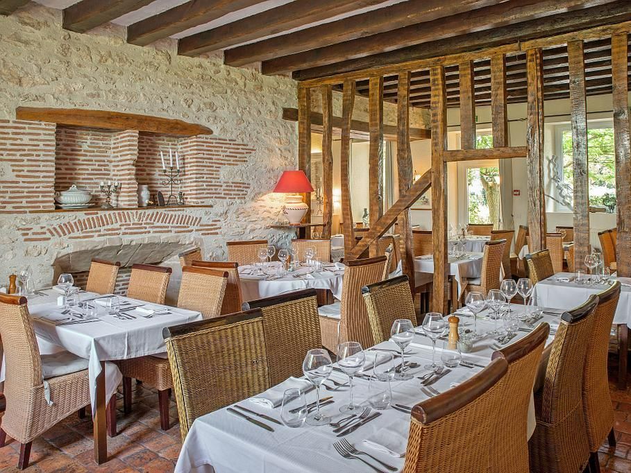 Salle du restaurant vide