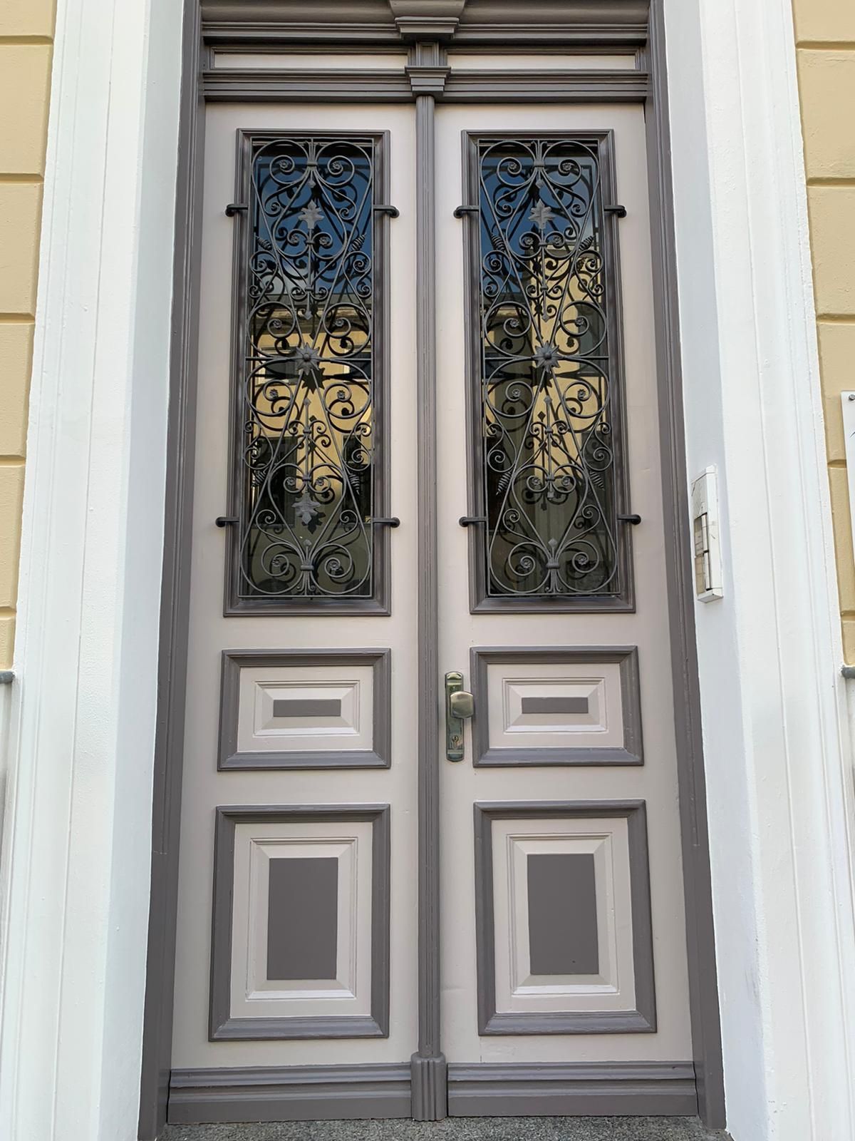 Holztür neu lackiert, Tür in Rostock