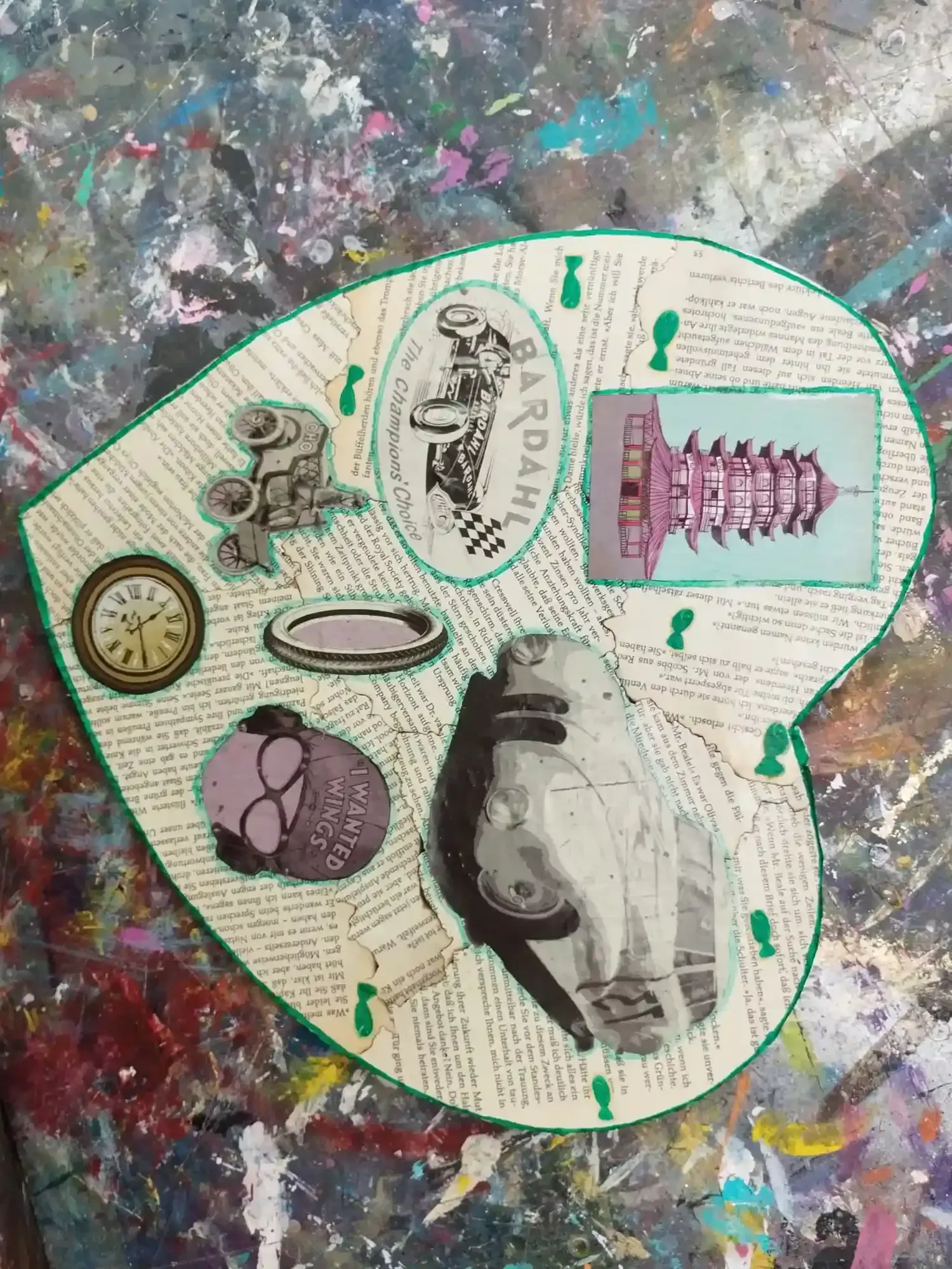 Collage de objetos efímeros de estilo vintage sobre un fondo blanco en forma de corazón