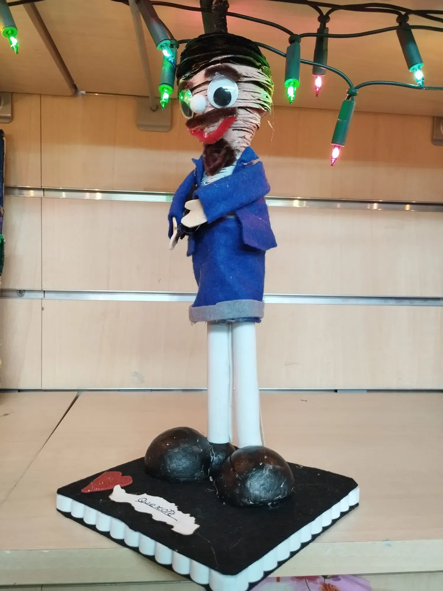 Figura festiva hecha a mano con aspecto de Papá Noel