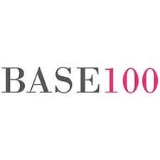 El logotipo de base100 es un logotipo rosa y blanco sobre un fondo blanco.