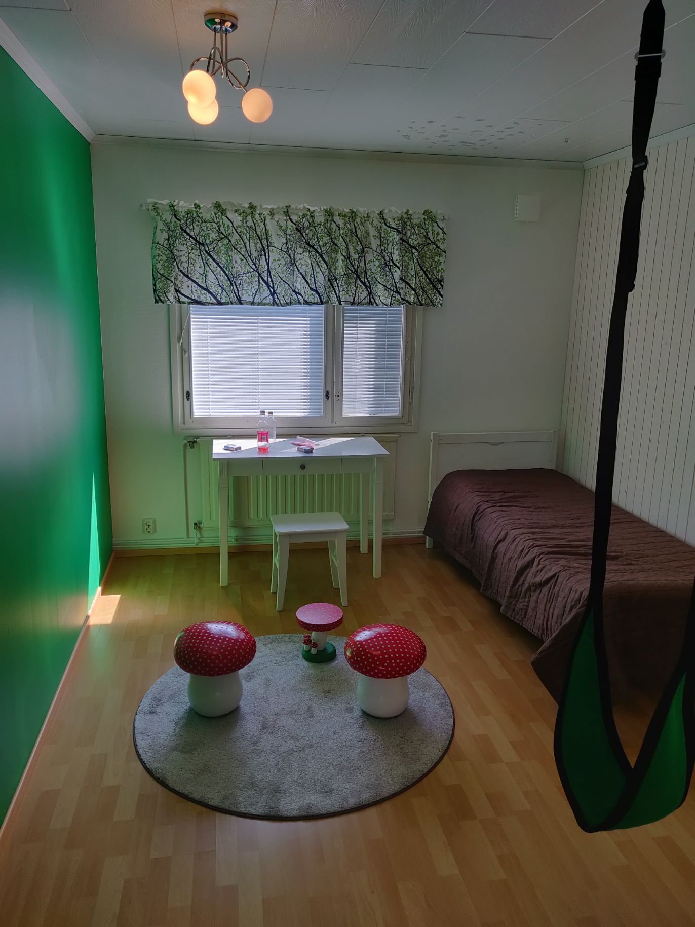 Huone Lastenkoti Jelperissä