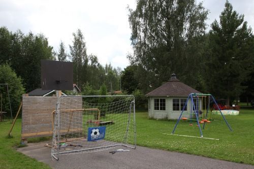 Keinu ja jalkapallomaali