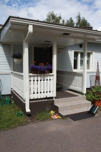 Lastenkoti Jelperin sisäänkäynti