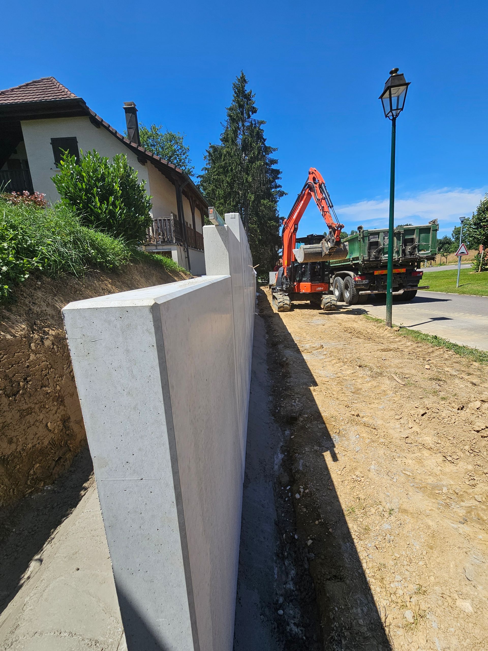 Aménagement d'un mur de soutènement.