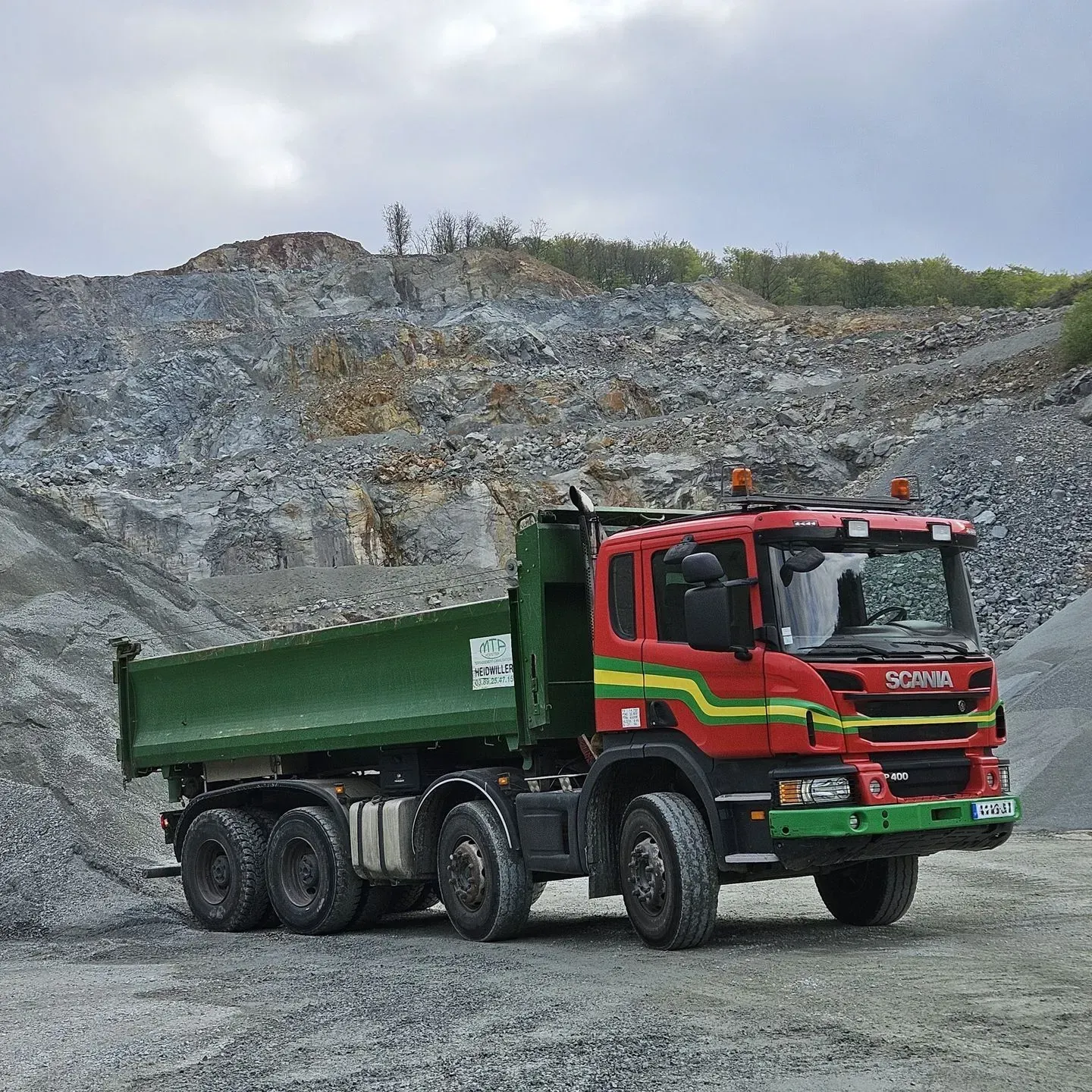 Camion-benne de M.T.P.