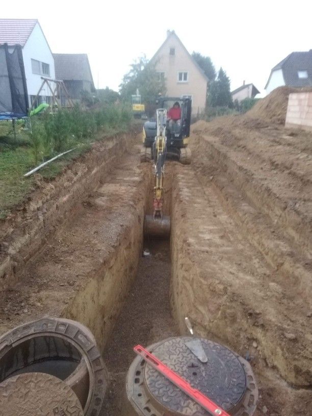 Panneaux de route barrée pour travaux sur la voirie.