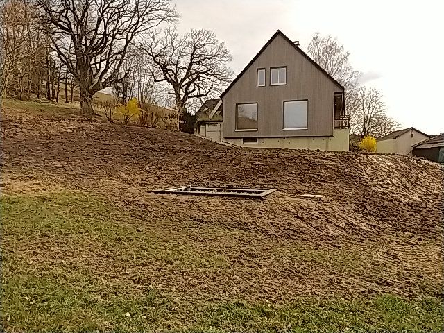 Un terrain nivellé avec un système d'épuration.