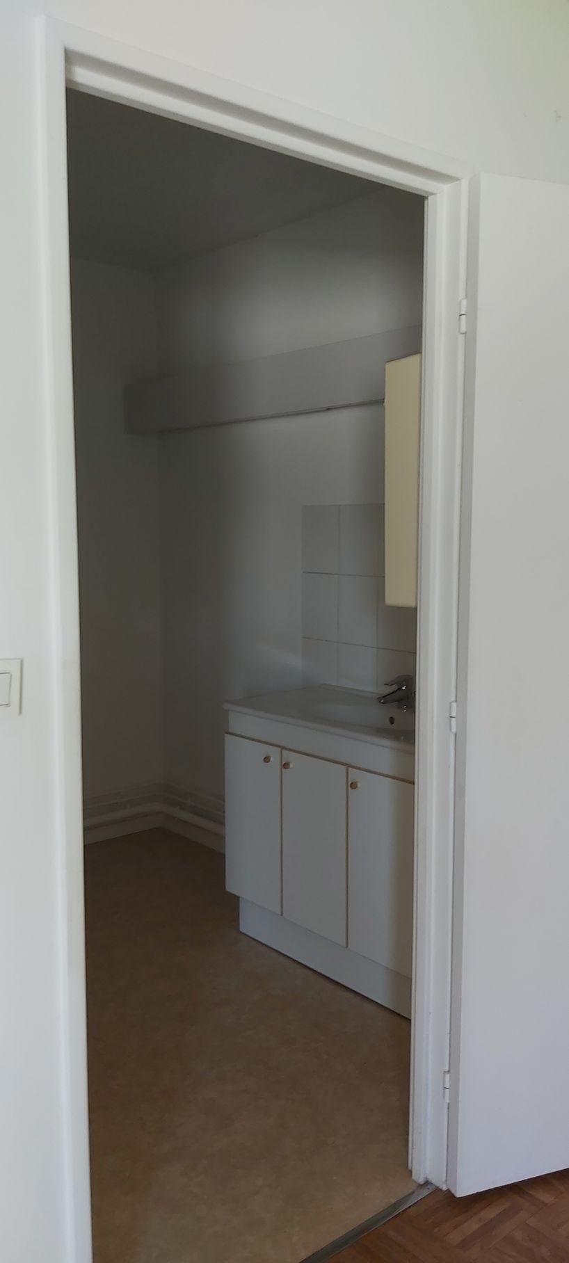 Encadrement de porte blanche