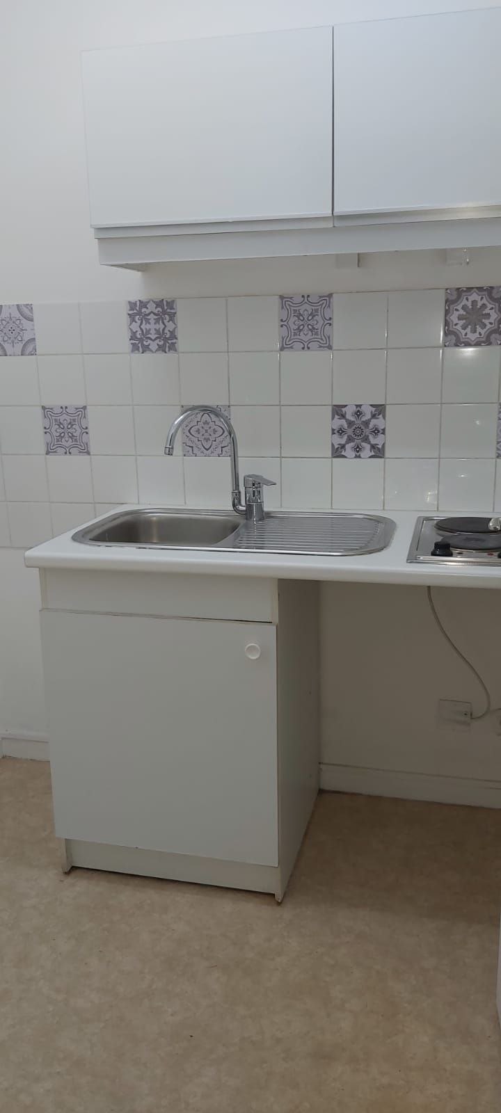 Meuble de cuisine en hauteur blanc