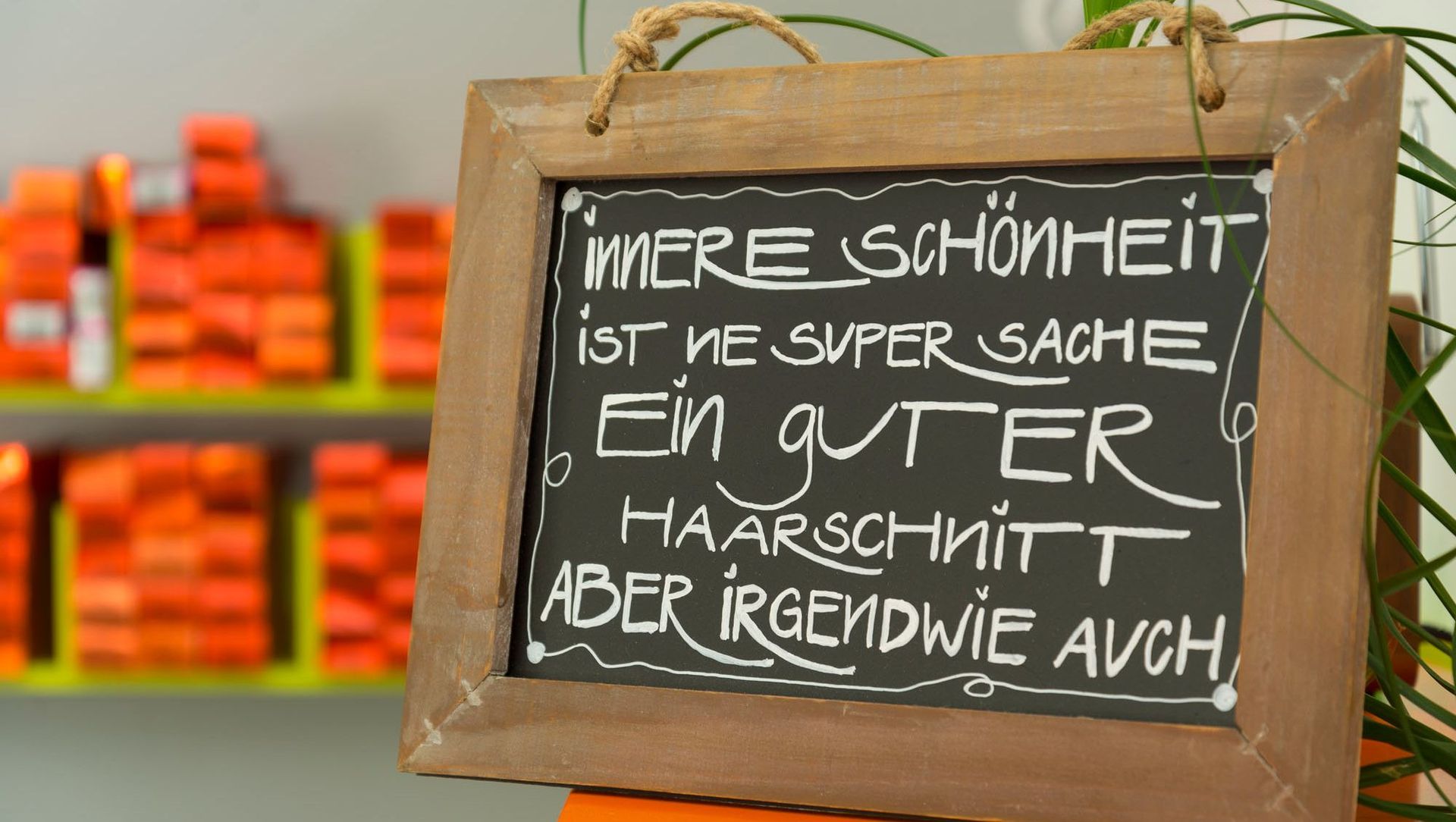 Graffiti | Haarwerk Wasabi | Coiffeur, Coloration, Styling, Make-up | Flaach im Weinland