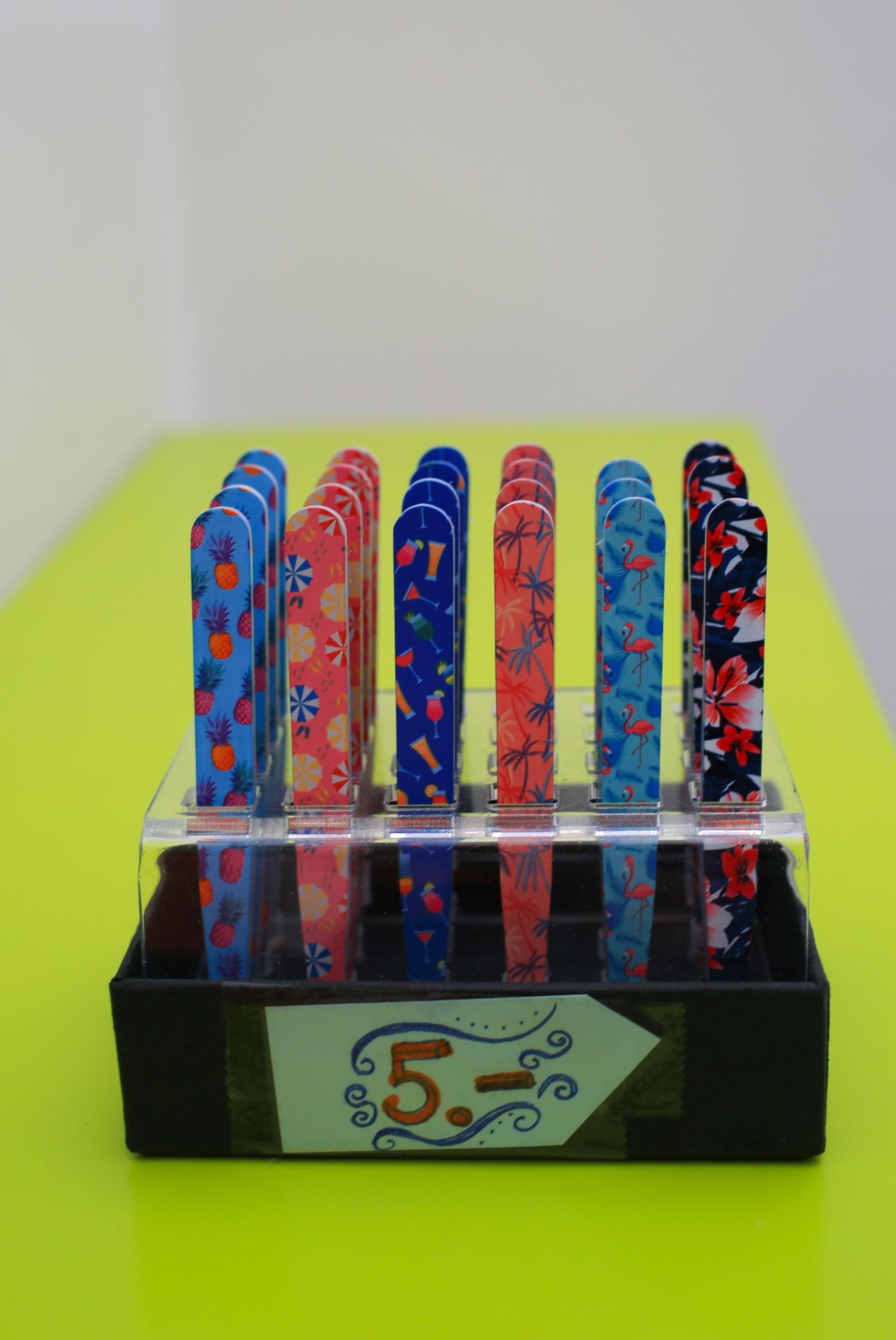 Bunte Haarklammern | Haarwerk Wasabi | Coiffeur, Coloration, Styling, Make-up | Flaach im Weinland