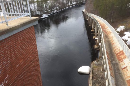 kallioporausta ja räjäytyksiä