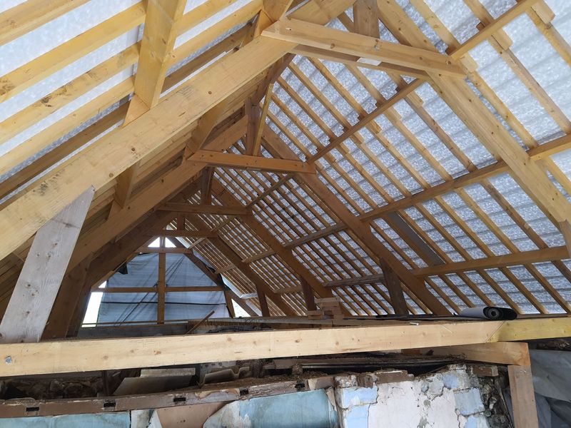 Une charpente en construction.