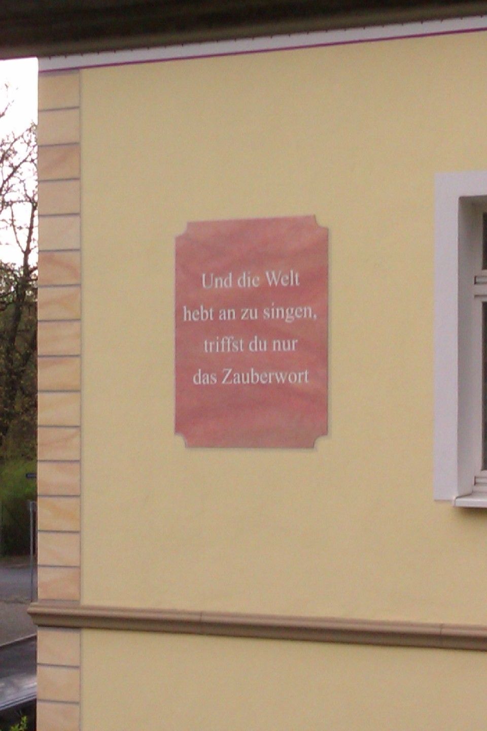 Malermeister Ralf Schütze – Referenz für Fassadenarbeiten und Innenraumgestaltung