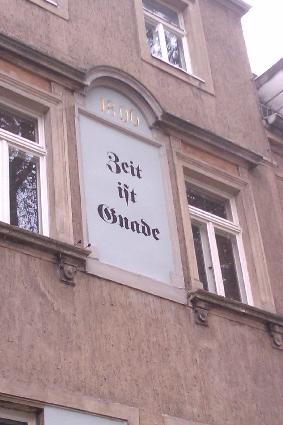 Malermeister Ralf Schütze – Referenz für Fassadenarbeiten und Innenraumgestaltung