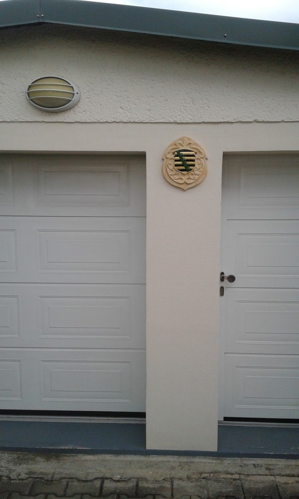 Malermeister Ralf Schütze – Referenz für Fassadenarbeiten und Innenraumgestaltung