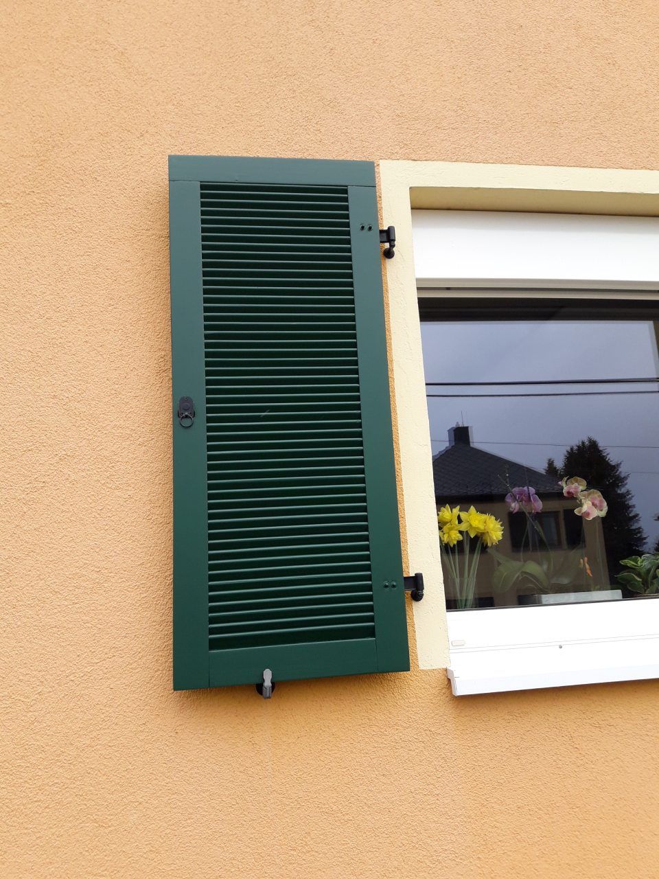 Malermeister Ralf Schütze – Referenz für Fassadenarbeiten und Innenraumgestaltung