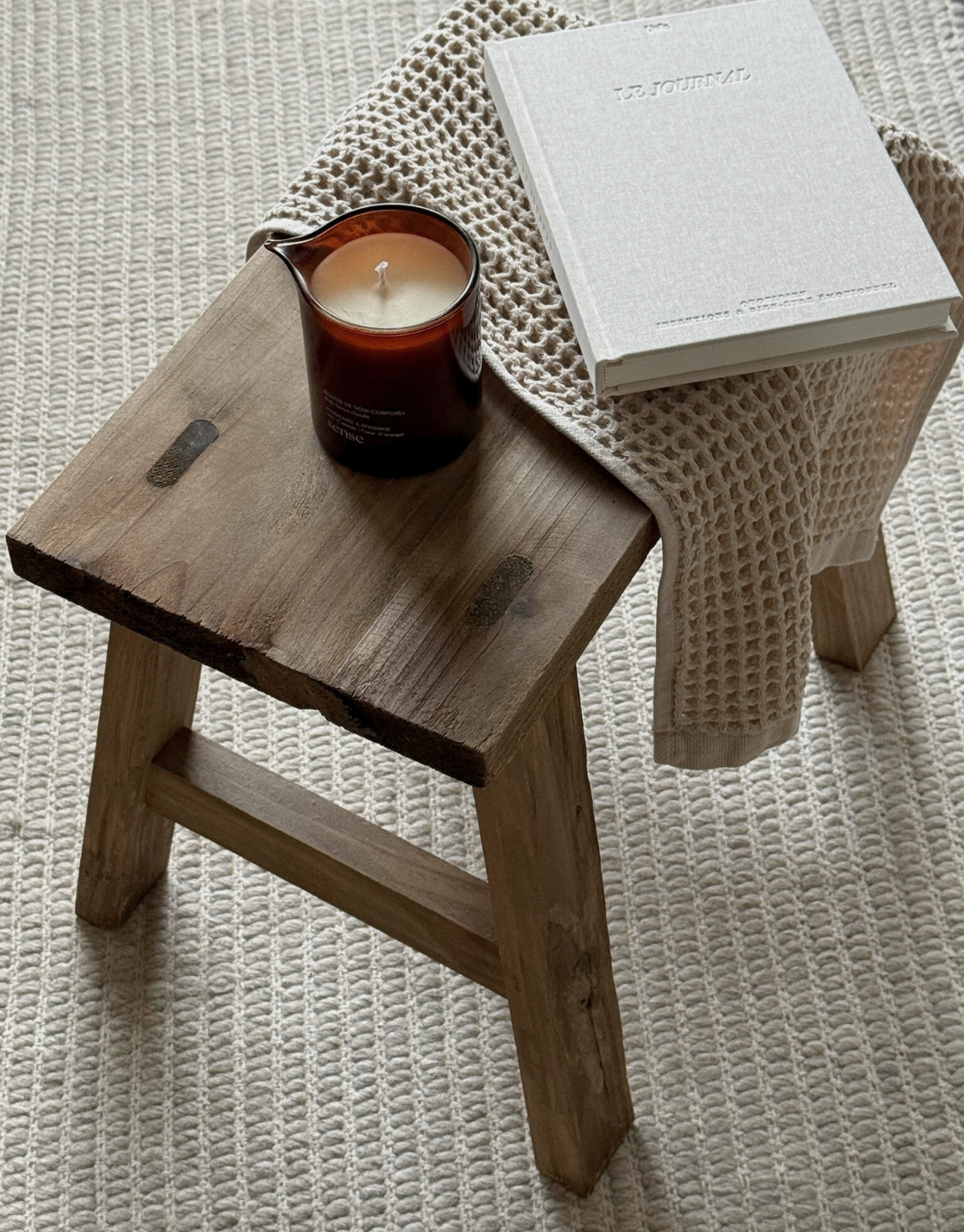 journal et bougie