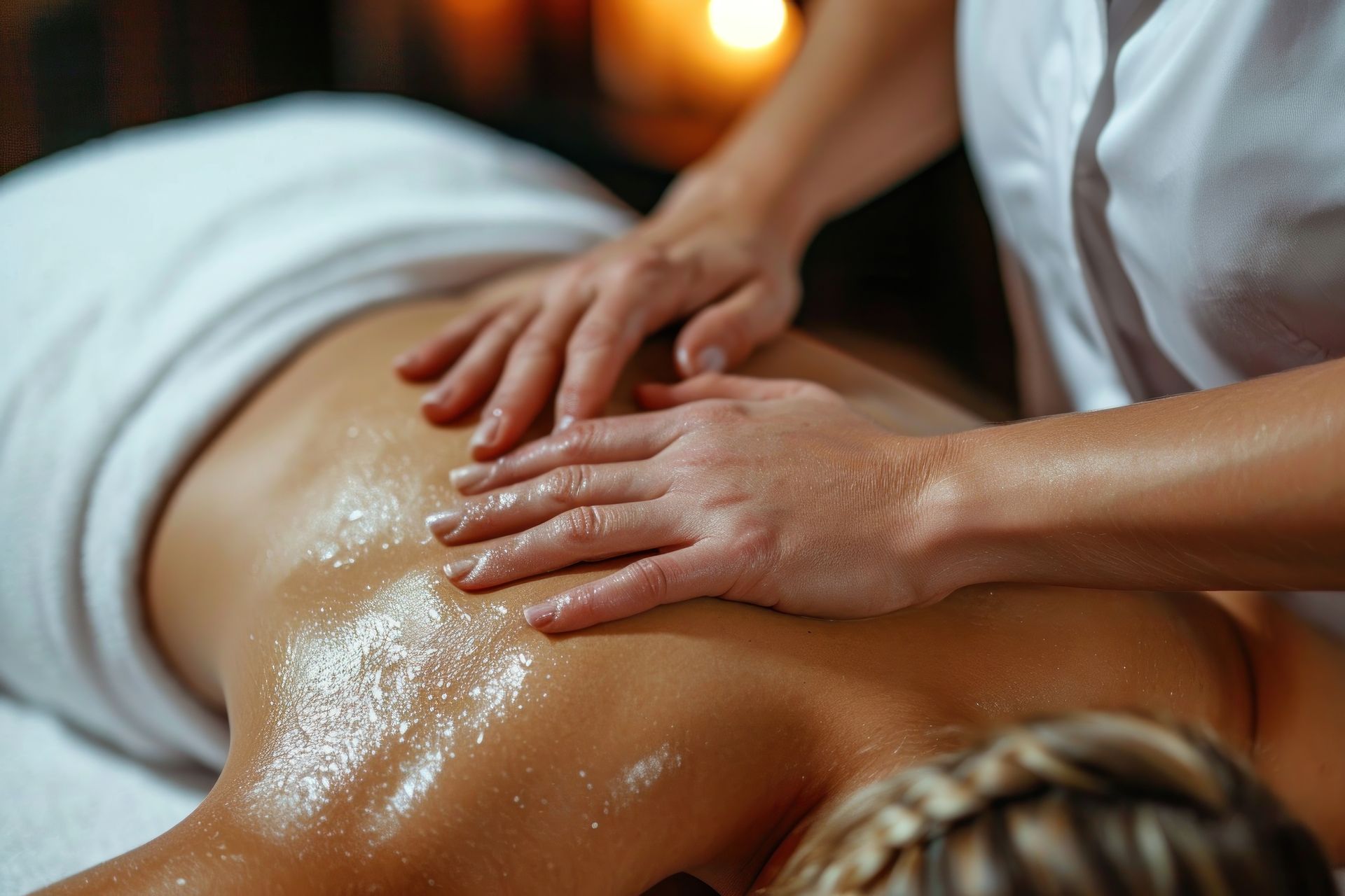 Un dos qui se fait masser.