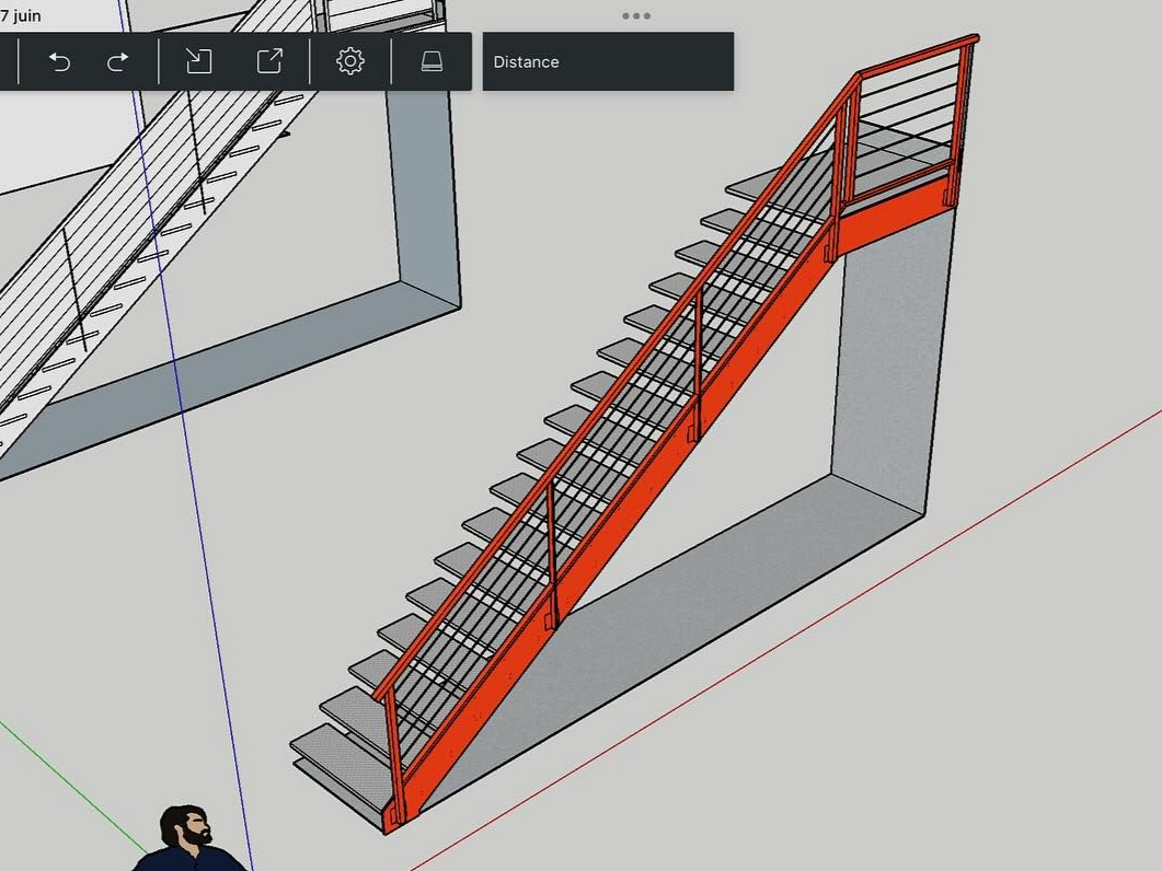 Modèle 3D d'un escalier orange et argent avec une rampe sur fond gris ; une personne est visible dans un coin.