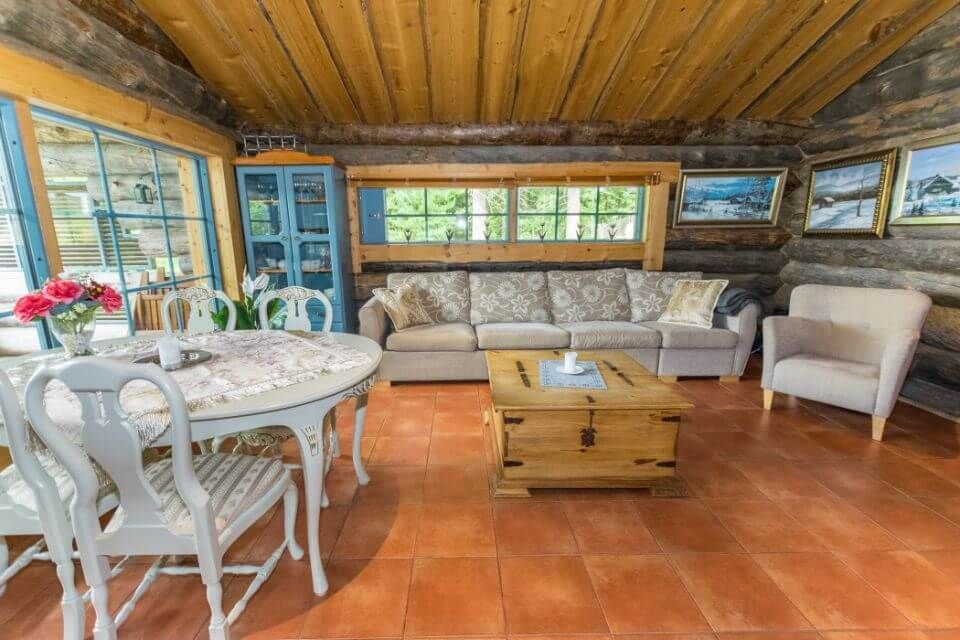 Vuokramökin olohuone