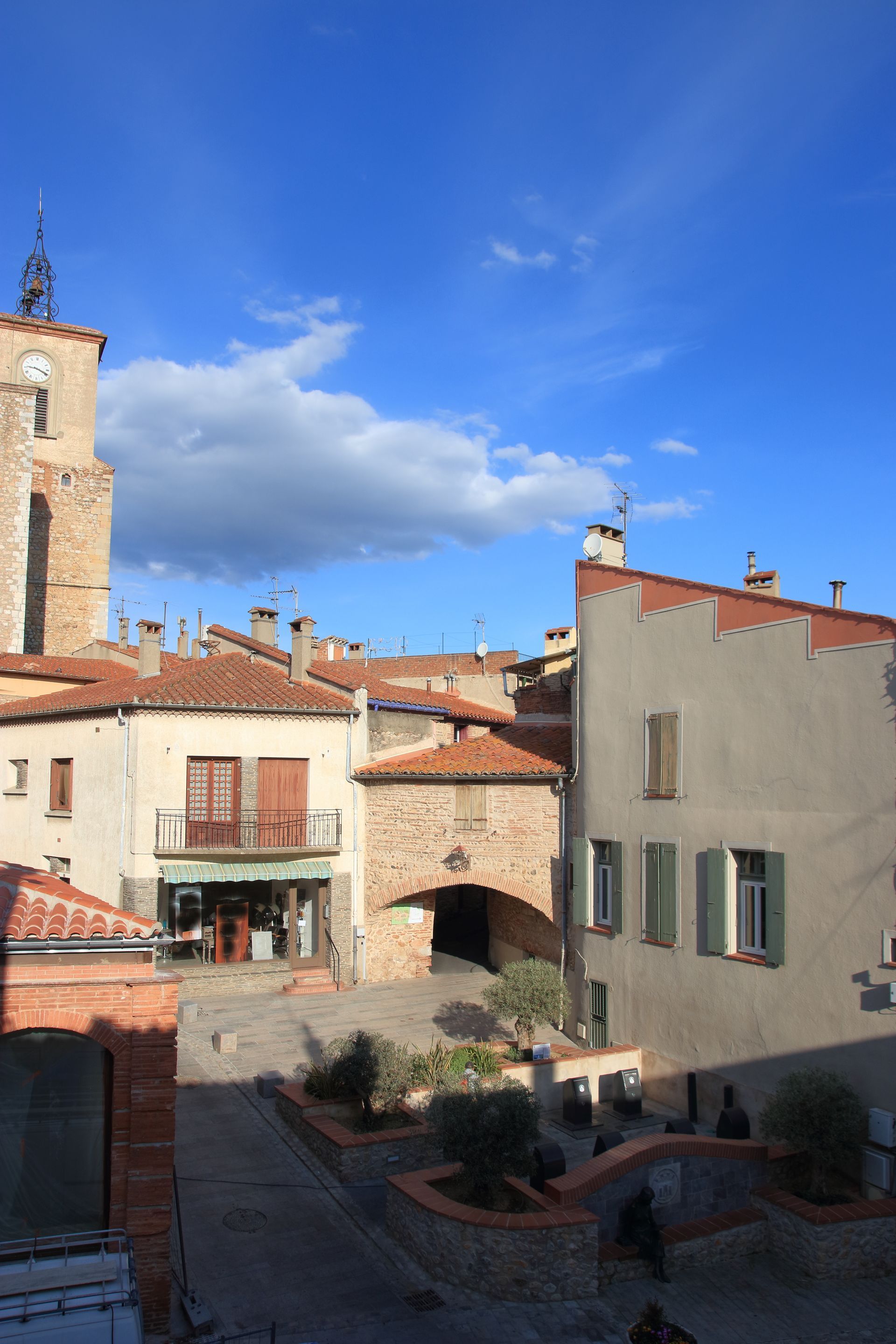 Vue aérienne de la ville de Thuir