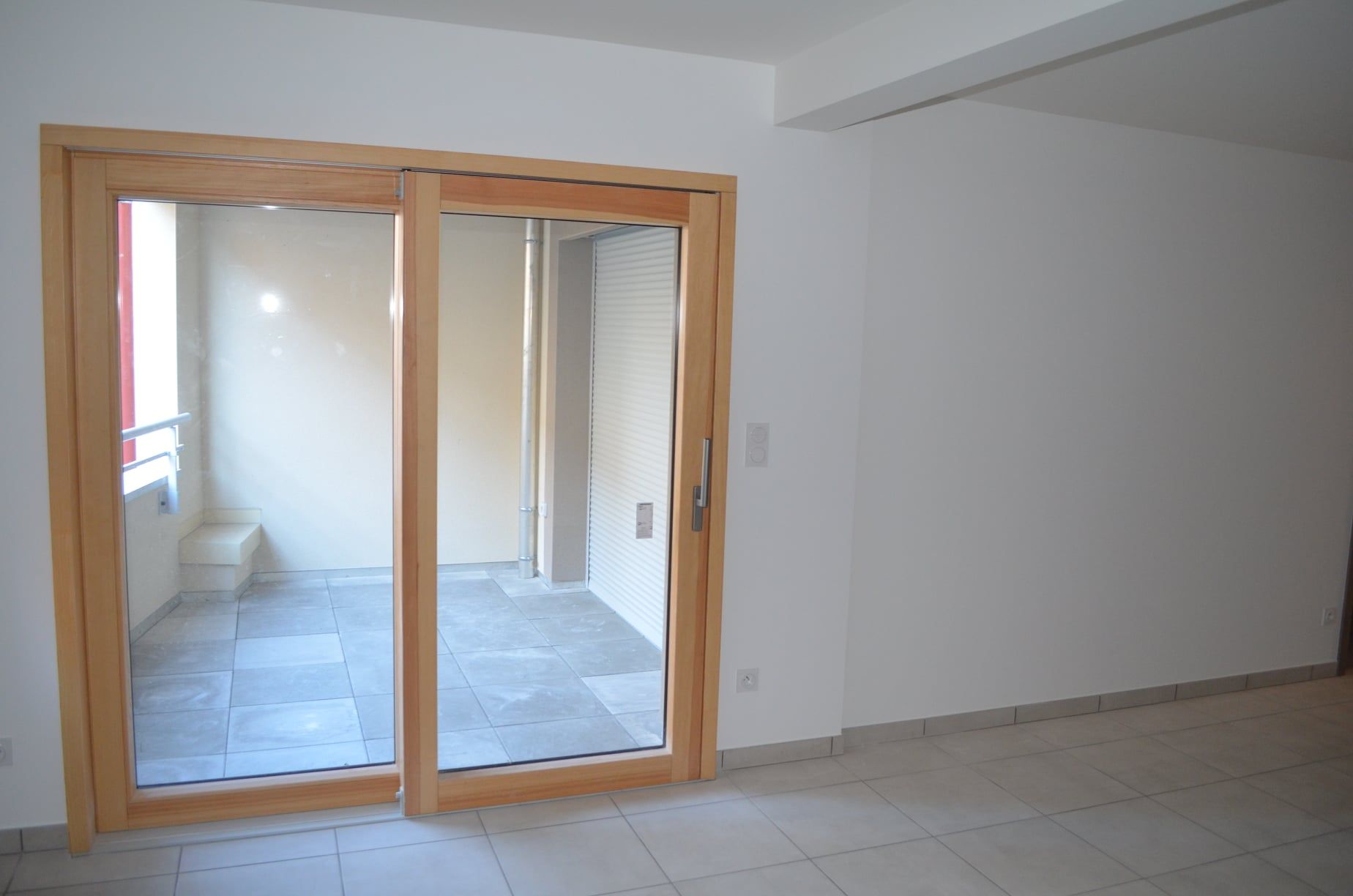 Installation d'une porte-fenêtre en bois/aluminium