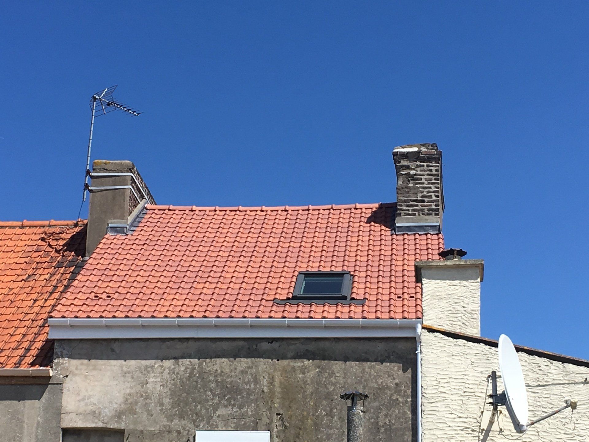 Couverture en tuile avec fenêtre de toit