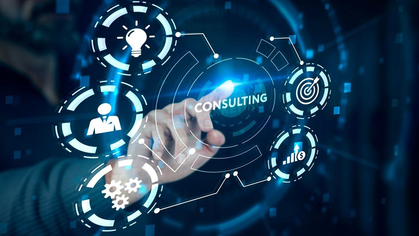 Le doigt d'une main touche des îcones virtuelles de consulting.