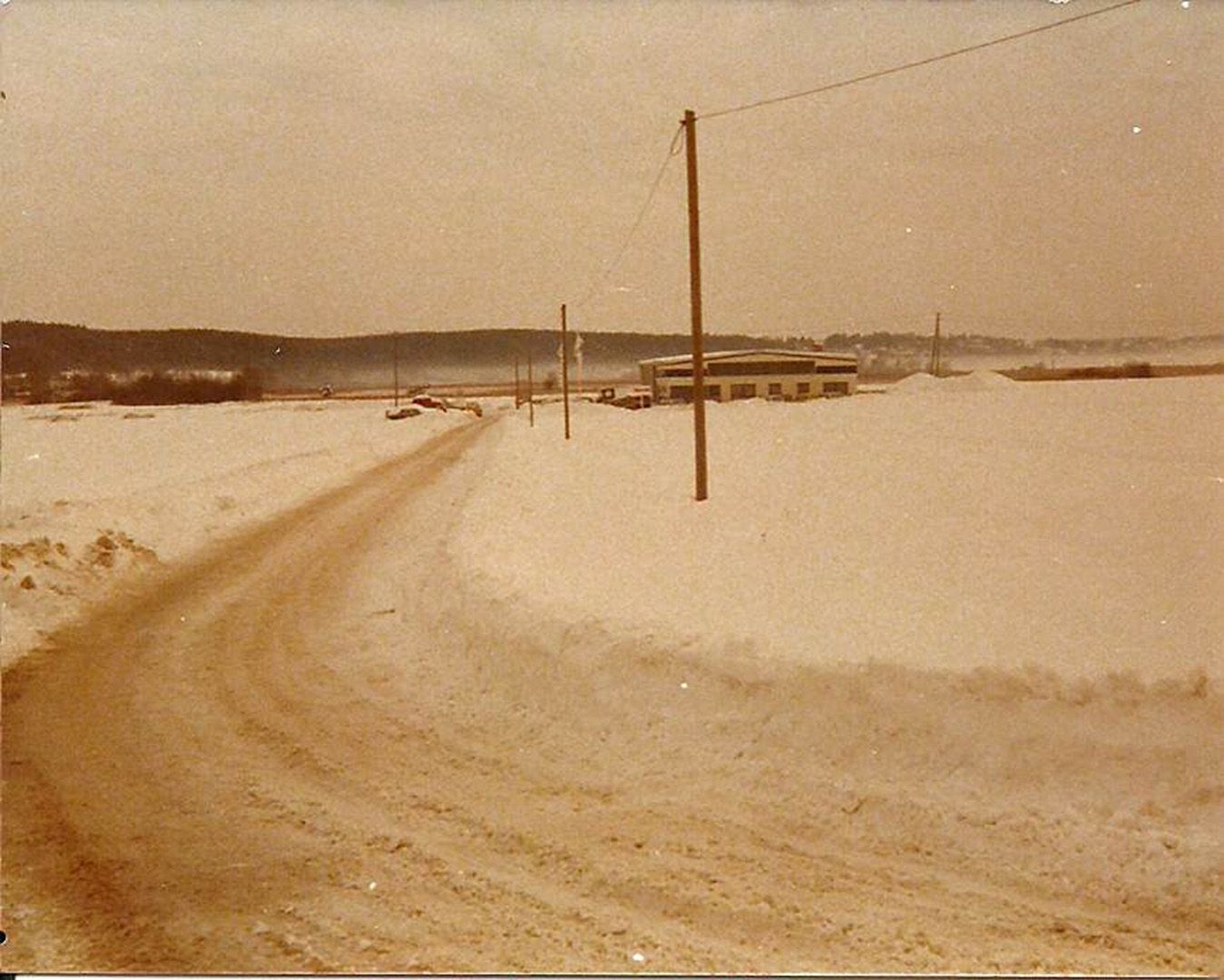 1977 Firma im Gewerbegebiet