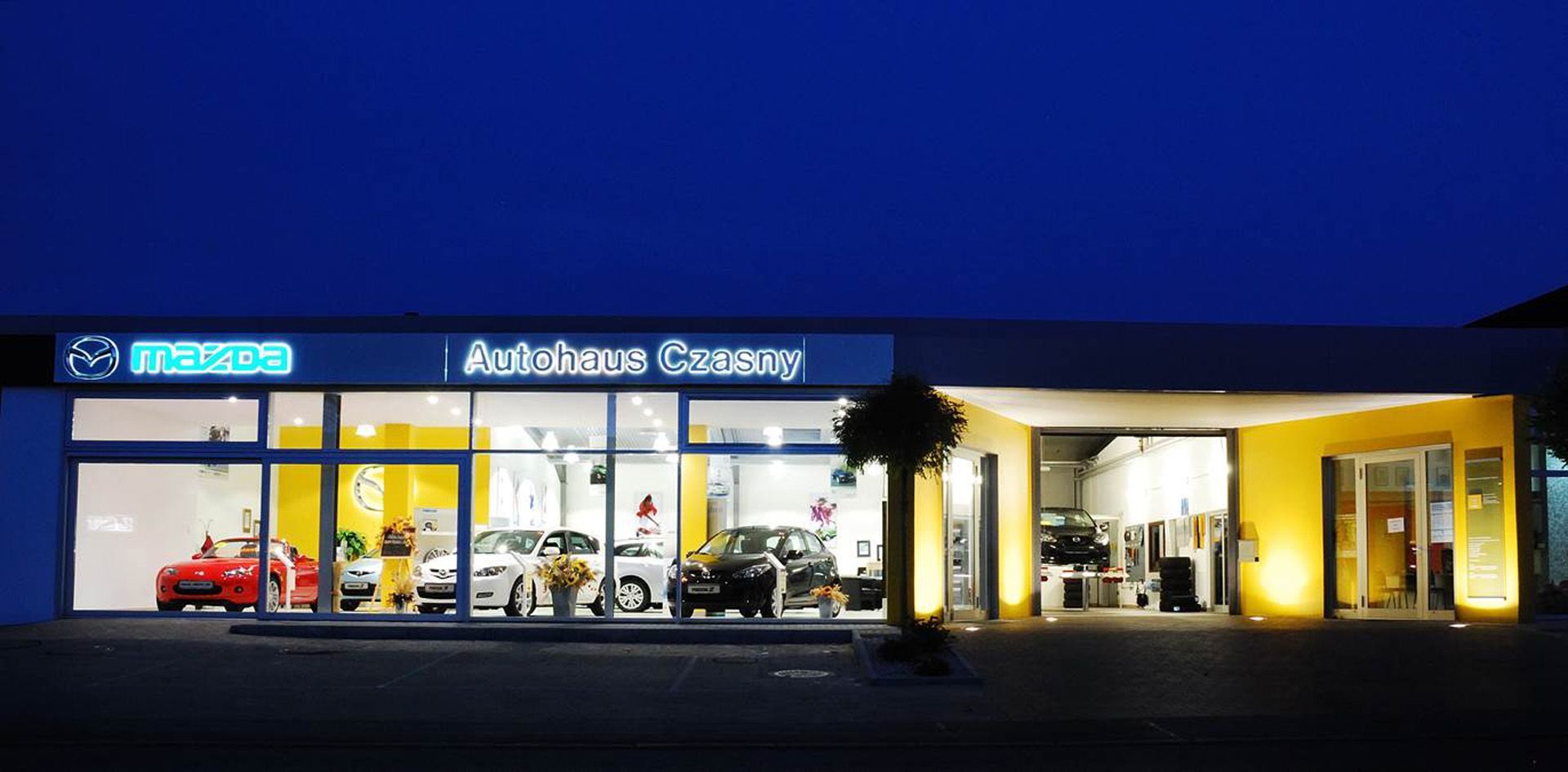 Verkaufsräume Nachtaufnahme