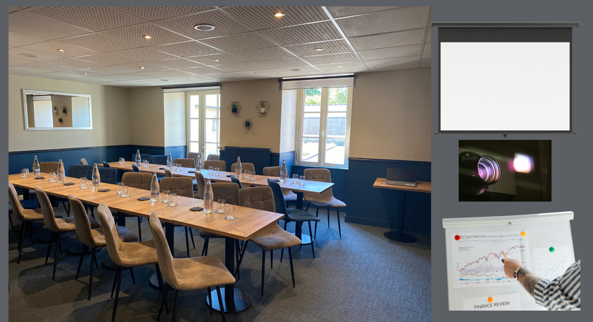 Salle de réunion lumineuse avec tables, chaises et écran de projection, pour 25 personnes.