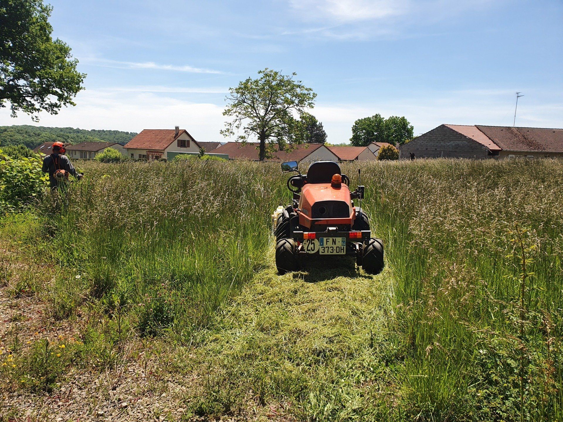 Tondeuse de couleur rouge
