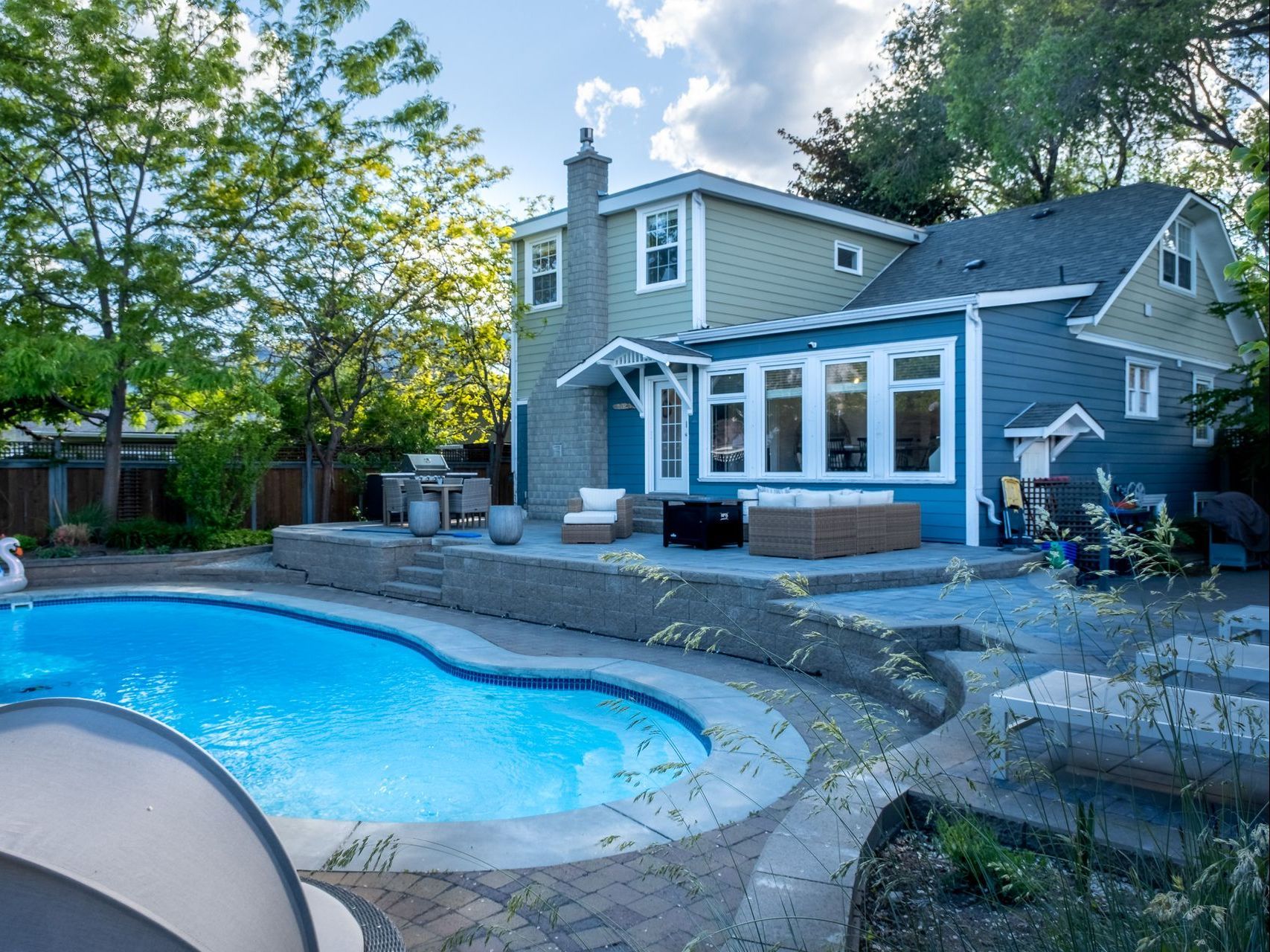 Corner Cottage Pool Oasis