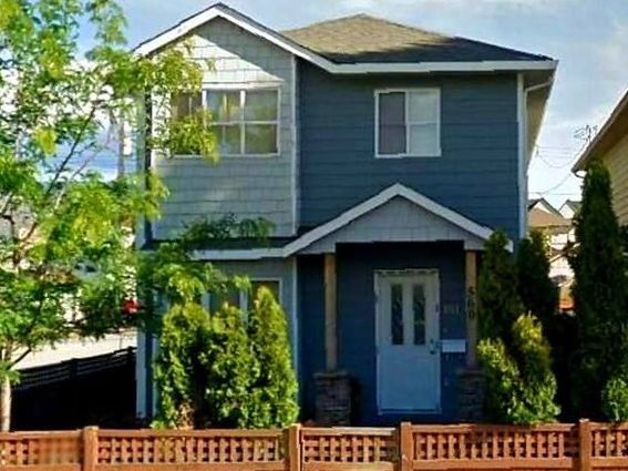 Breezy Beach Villa near the lake