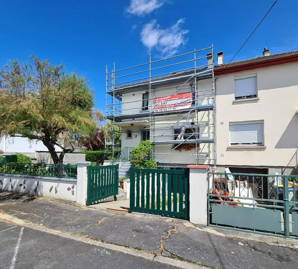 Un échafaudage fixe