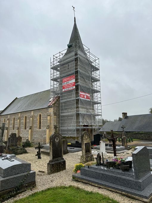 Une église et un cimetière