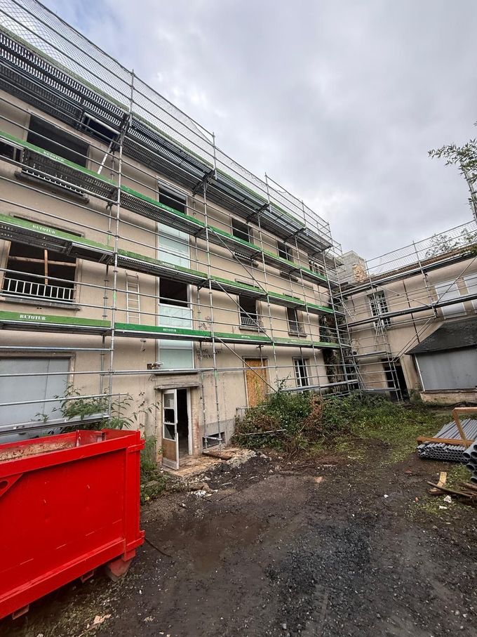 Un filet antichute sur un batiment