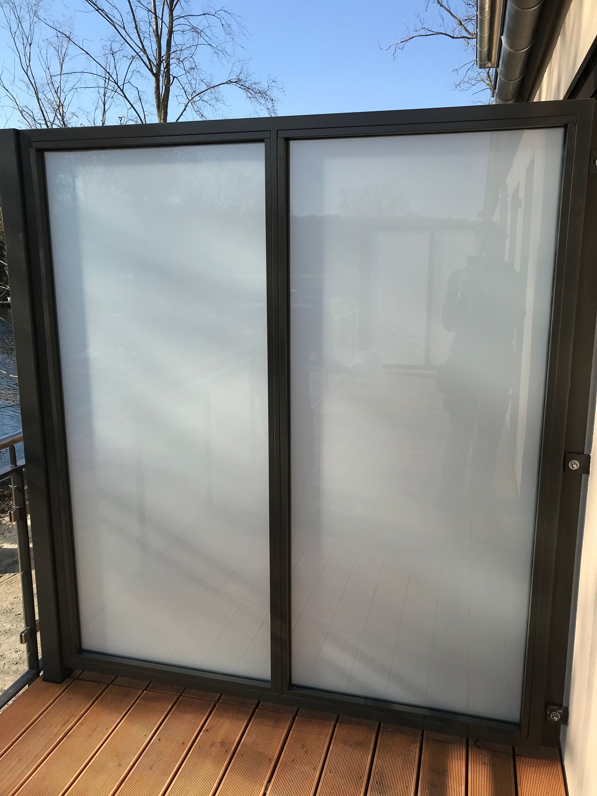 Müller Schlosserei & Metallbau OHG, Trennwand außen