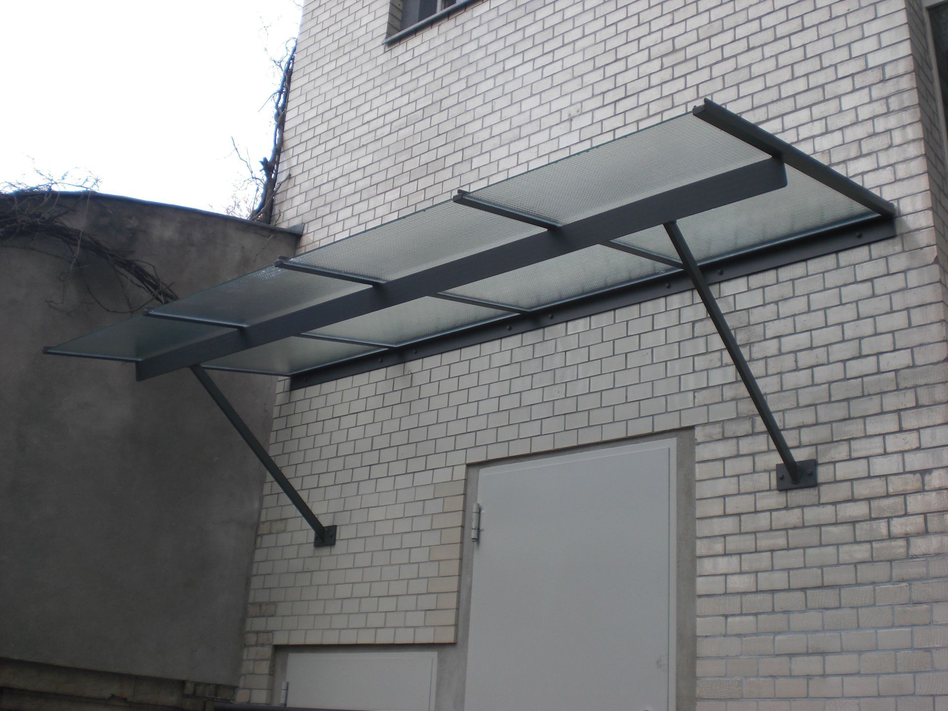 Müller Schlosserei & Metallbau OHG, Vordach 