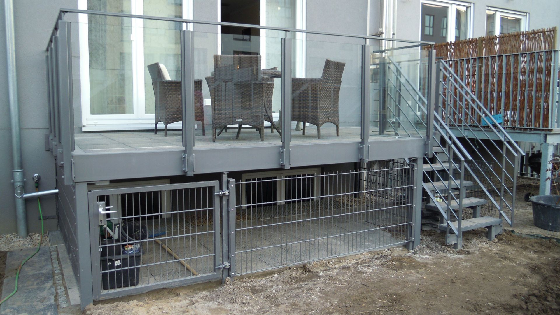 Müller Schlosserei & Metallbau OHG, Terrasse mit Geländer aus Stahl und Glas