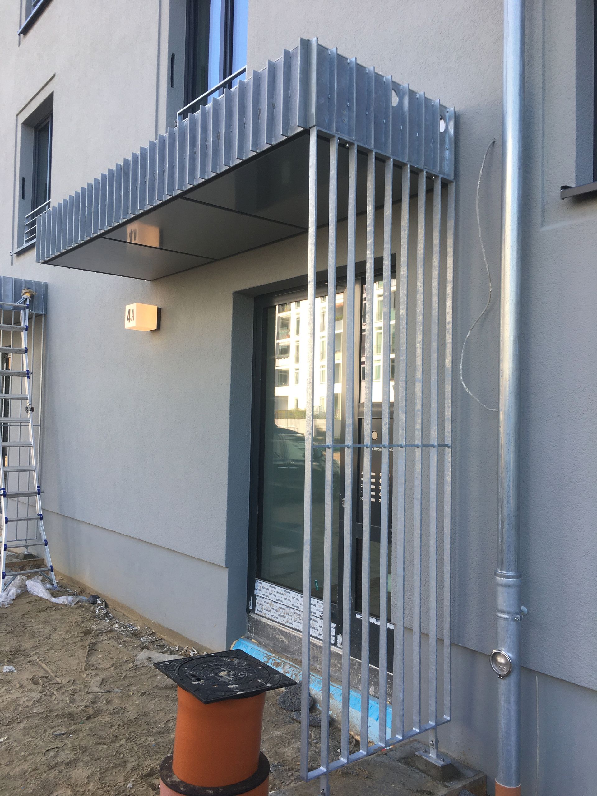 Müller Schlosserei & Metallbau OHG, Vordach bei einem Hauseingang