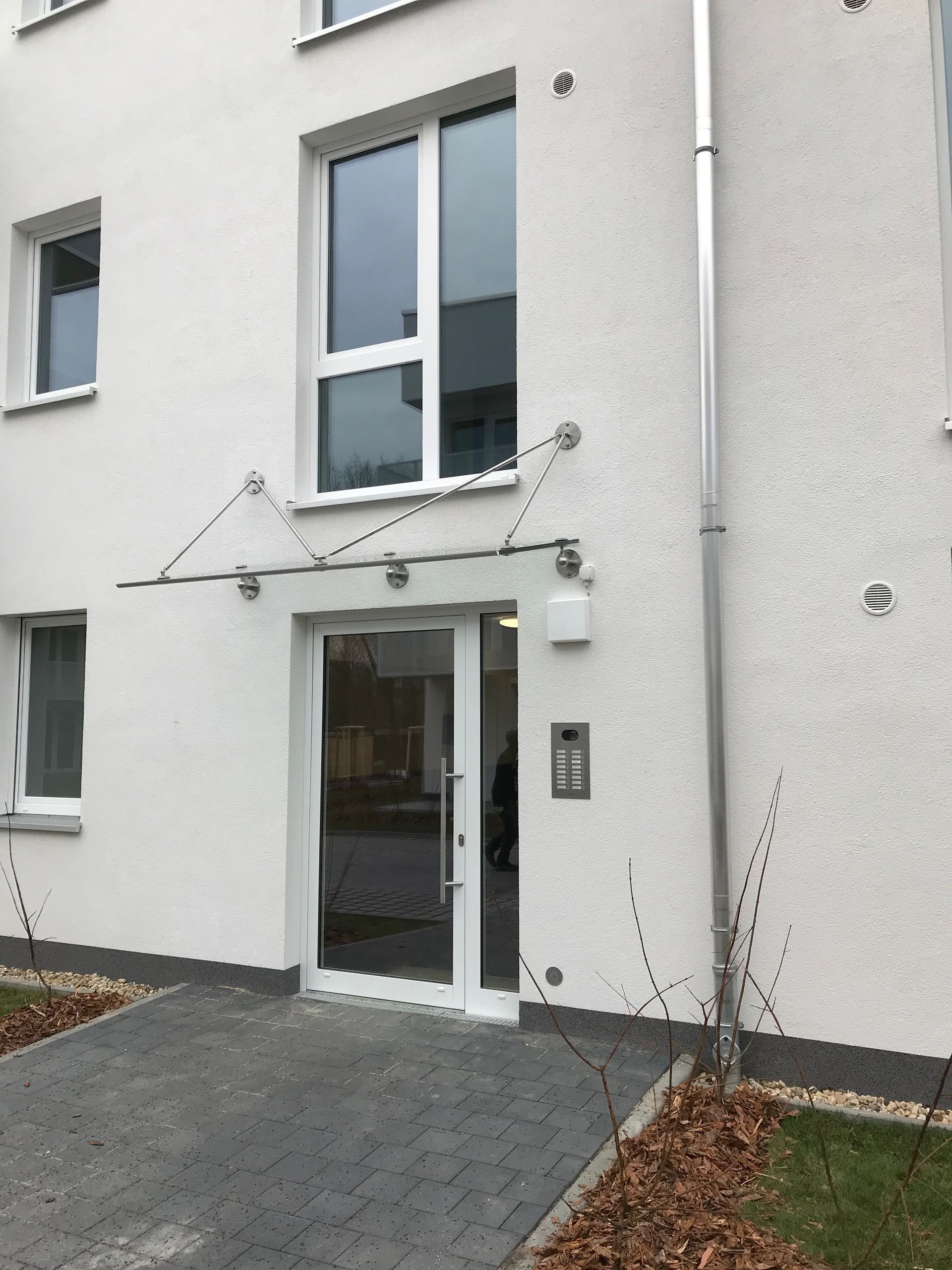 Müller Schlosserei & Metallbau OHG, Vordach Hauseingang