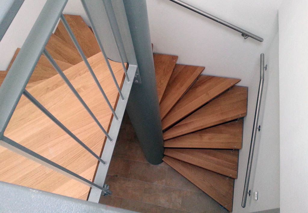 Müller Schlosserei & Metallbau OHG, Holztreppe innen
