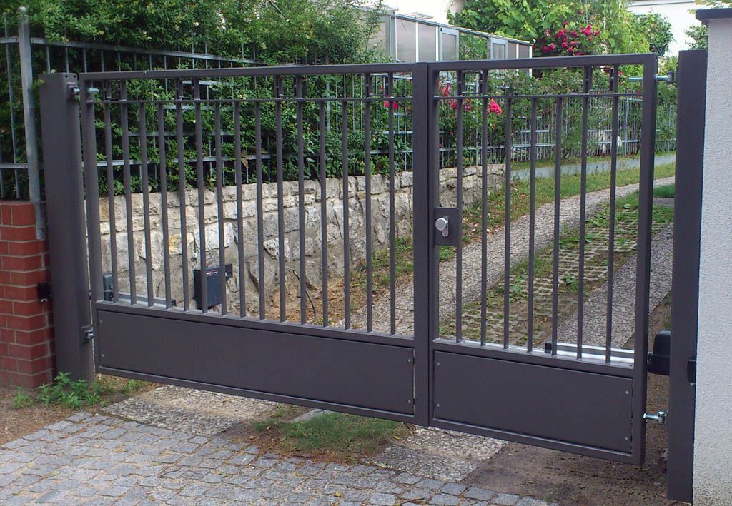 Müller Schlosserei & Metallbau OHG, Toranlage