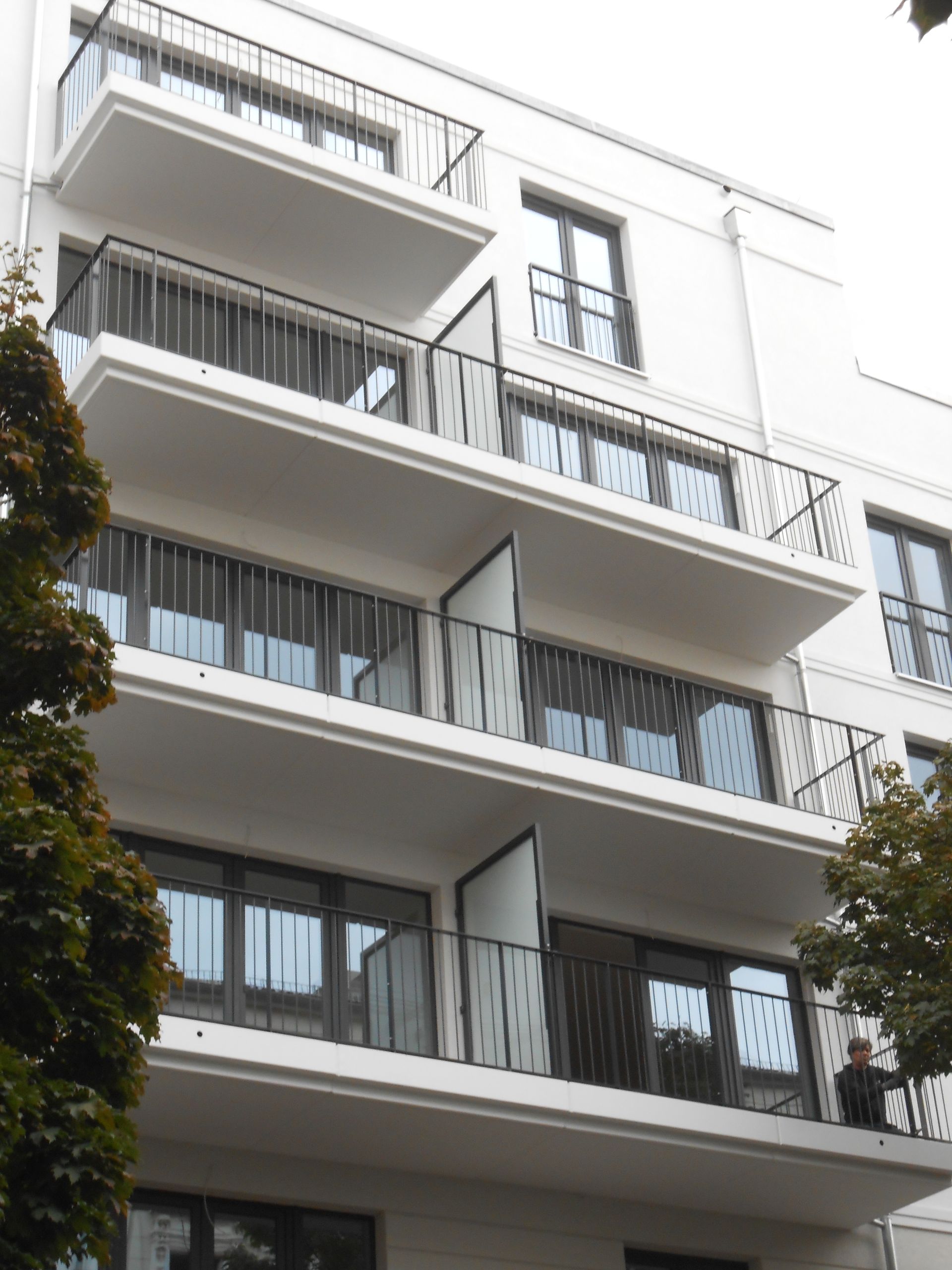 Müller Schlosserei & Metallbau OHG, Geländer an weißem Haus