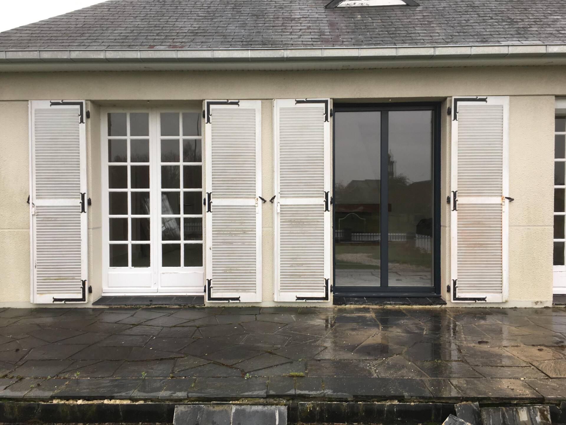 Avant/après : fenêtre ancienne puis neuve