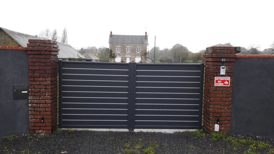 Portail aluminium battant modèle alouette